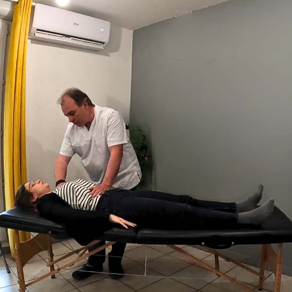 Gérald Ferry en séance – formateur en magnétisme